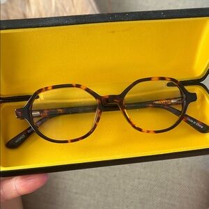 Elegant Tortoise Shell Women's Glasses